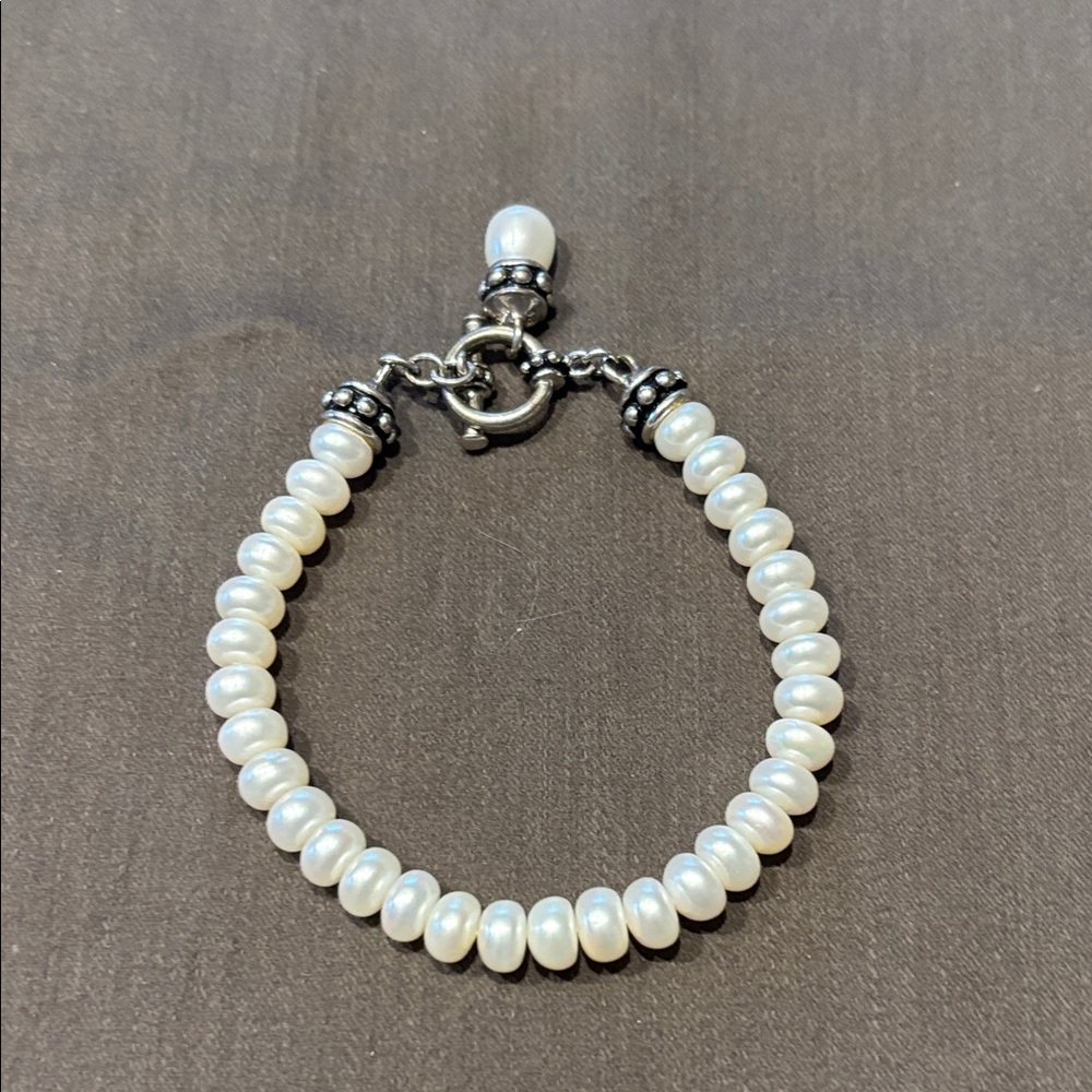 Beaded bracelet with silver detail.